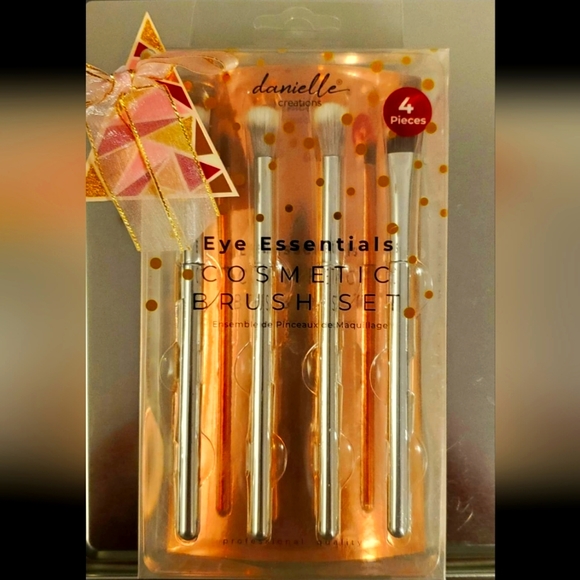 🆕️EYE ESSENTIALS COSMETIC BRUSH SET 🆕️ ♥️ - Picture 1 of 4